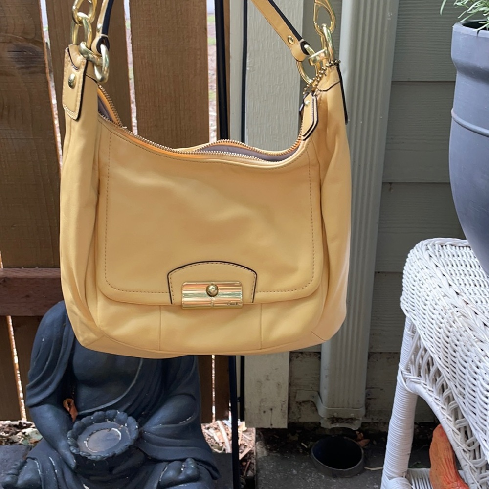 GENTLY USED COACH F19340 BUTTERCUP KRISTIN LEATHER